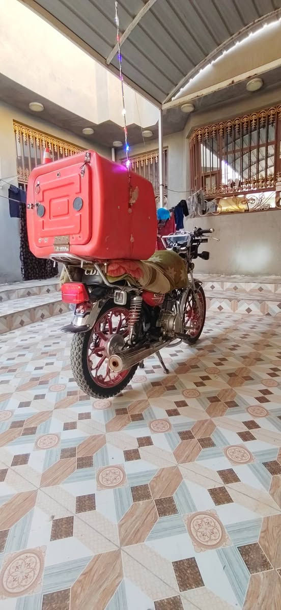 سلام عليكم دراجه سيفان سونك اصوليه للبيع شاصي 17 تعميره 23 مال شركات دراجه فقط مجفته تجفيت اصلي شرط سعره 650 و بيها مجال للشراي يتواصل وياي رقمي *********** (وافق ادمن )
