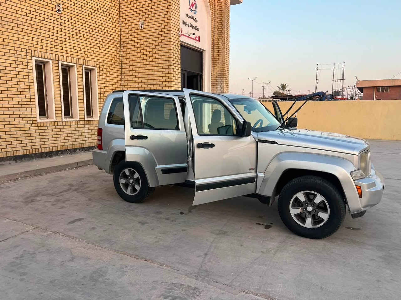 جيب لبرتي موديل ٢٠٠٨كير مكينة كفالةالبصرى القرنة للاتصال على الرقم *********** السعر ٨٥ وبيعة مجال
