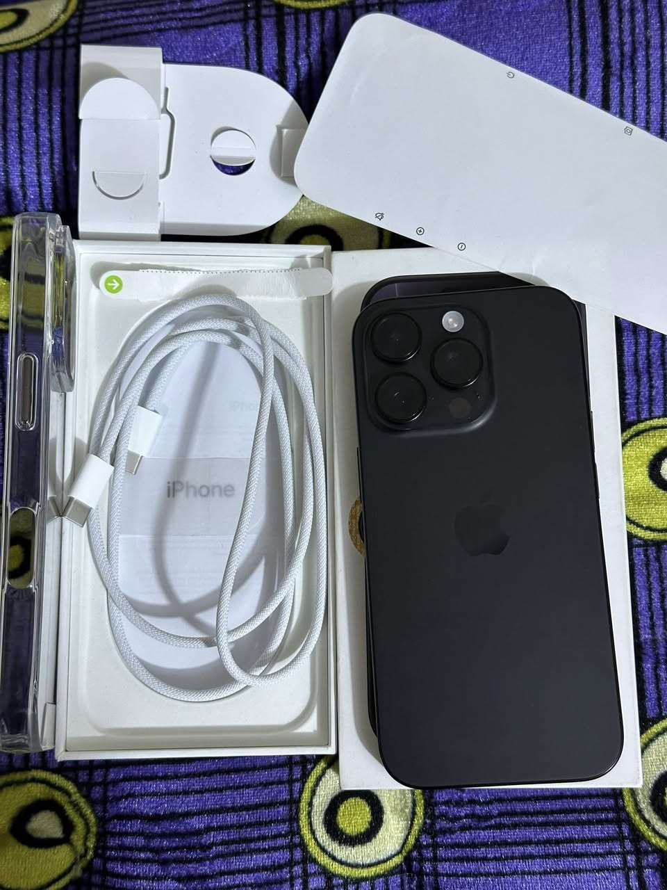 السلام عليكم 16برو فقط شرق اوسط ذاكره 256 بس مفتوح من لكارتونه عدد دورات الشحن 1 ضمان الشركه سنه كامله مثل ماموضح بلصور الجهاز كامل ملحقات سعره مليون 300 واني مشتريه بمليون 600 مكاني بغداد مدينه الصدر ***********
