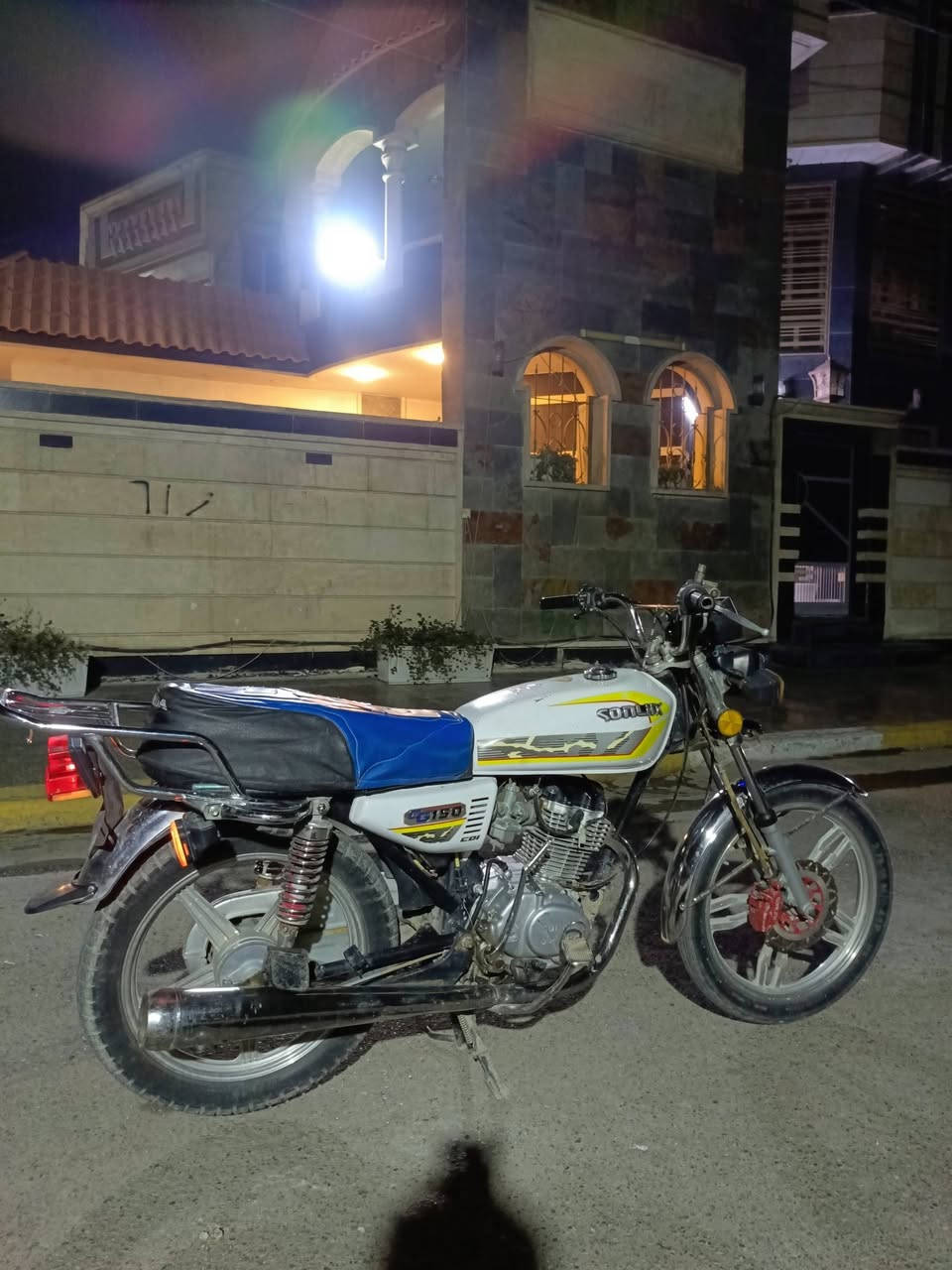 للبيع سونلنك 4 كير مديل 23 اوراق كاملة مكينة خرسة لانضوح ولاتفيلس ولادخانة كهربائيات لايت هورن اشاير كلة شغال طسة ناعمة بريكات امامي خلفي دبل ستان دراجة نضيفة ترايك مكفول رايدها 425 وبيها مجال مكاني بغداد البياع الشراي يتصل ***********
