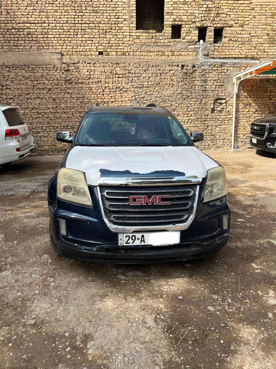 السلام عليكم ورحمه الله وبركاته
جمسي تيران موديل 2016 حادثها بس بنيد=
سونار ناشره مكينه خير من الله السياره جاهزه تخم تأير 
رقم واسط انكليزي  سنويه 2029 مكانها كوت مركز مدينه السعر 130 بيها مجال بصيط ***********
