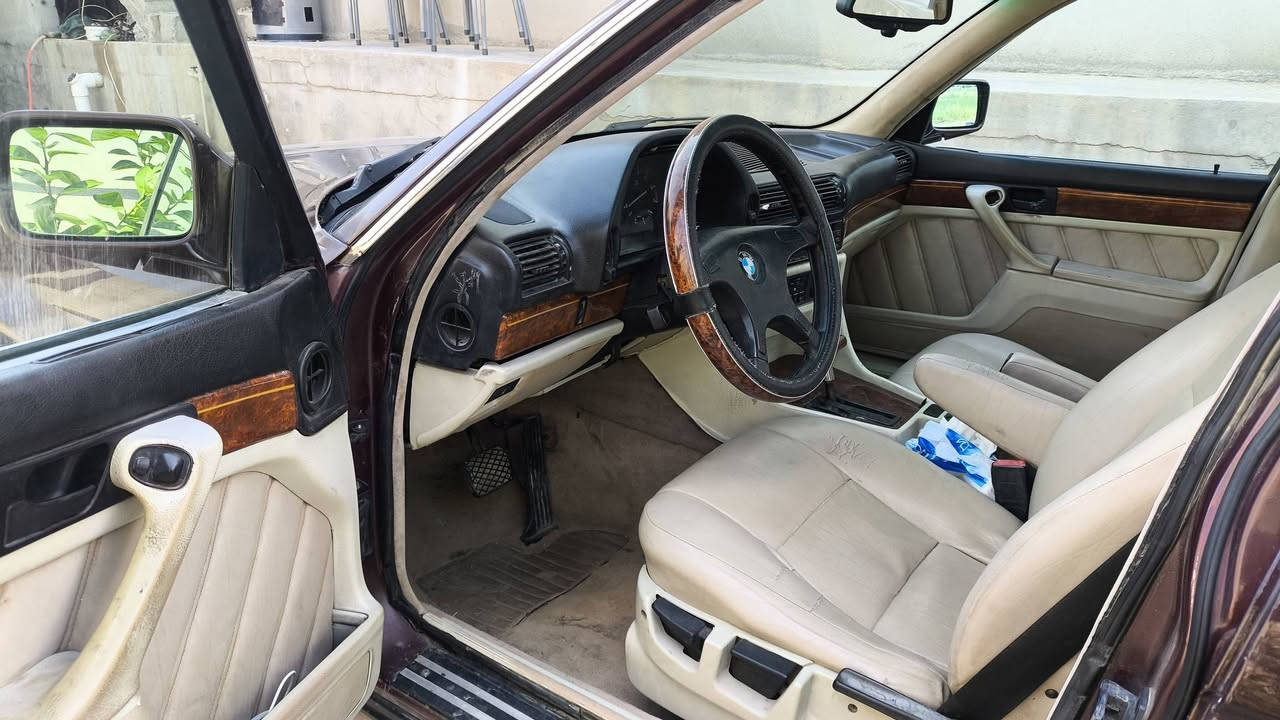 السلام عليكم بيع مستعجل سياره BMW730موديل 91تبريد ثلج❄️
صدر جديد صبغ جديد بدون حادث السياره مال جناي 
اني مكلف بلنشر اتصل عل رقم وتدلل ‏‪***********‬‏
