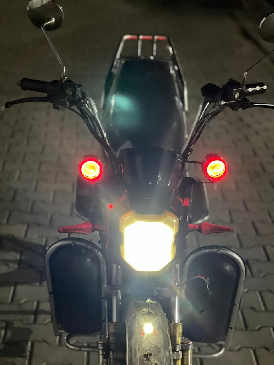 السلام عليكم دراجه شحن هارليً🛵بطاريات ولنلي نص عمرً يقرن 8ونص تقريباً بطاريات 2025 أم الفسفوره كفراته نظيفه حيل كهربائياتها كلها شغاله ما عدا الهورن الصوجً بل مجمع والهورن جديد موجود أساير بكلاتي صطاب شغال وبصمتين وسويجين وسويجين ماقفل  بطاريات دراجه نظيفه مثل ما موضح أمامكم طبعاً سعر الدراجه 350الف فقط 🔥وبيها مجال قليل حيل الي يريدها يطبلي خاص ويتدلل


**إذا كنت صاحب هذا الإعلان وتريد حذفه لأي سبب، رجاءا أرسل رسالة إلى الدعم الفني**