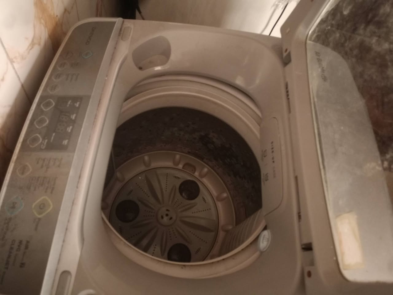 غساله أوتوماتيك مستخدمه استخدام قليل وزن 8 كيلوات نوع دايو الكوريه
سعر :375 
مكان وزيريه 
تواصل:***********
