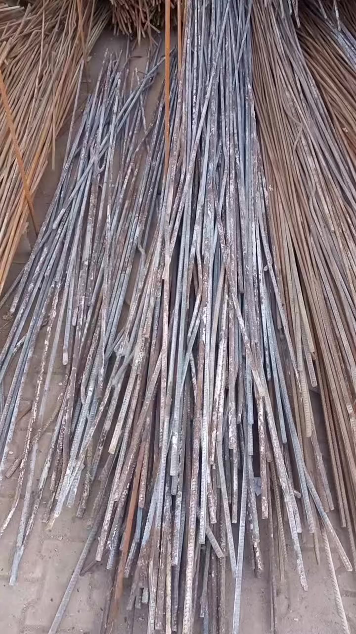 يوجد شيش مستعمل نضيف ابو النص او أبو خمسه نضيف مكا ني نجف الستفسار عل رقم بي وساب سعر الطن 600الف او تدللون***********
