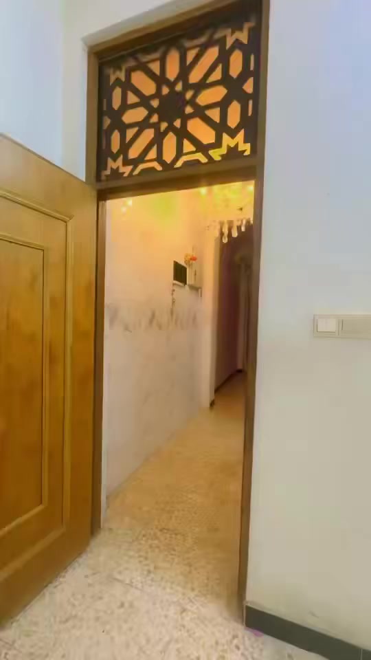 اللهمّ صلّ على محمد وآل محمد
للبيع: منزل 50 م (طابو صرف) في منطقة الكفاءات – موقع مميز وبناء حديث.

منزل نظيف جداً ، يقع في منطقة الكفاءات قرب شارع 20، قريب من الركن وعلى شارع عريض، قريب جداً على المستوصف.

تفاصيل المنزل:
 • المساحة: 50 متر.
 • سنة البناء: 2022.
 • غرفة عائلية كبيرة.
 • غرفة استقبال كبيرة.
 • مطبخ تحت الدرج.
 • منور يحتوي على الطباخ.
 • ملحقات وخدمات.

المميزات:
 • البيت فول نظافة ومرتب بإستمرار.
 • الرصيف أمام المنزل مرمّر والشارع مرتب.
 • موقع هادئ وقريب من الشارع الرئيسي.
بأسمي والتحويل ثاني يوم.
وهذه الصور أمامكم


**إذا كنت صاحب هذا الإعلان وتريد حذفه لأي سبب، رجاءا أرسل رسالة إلى الدعم الفني**