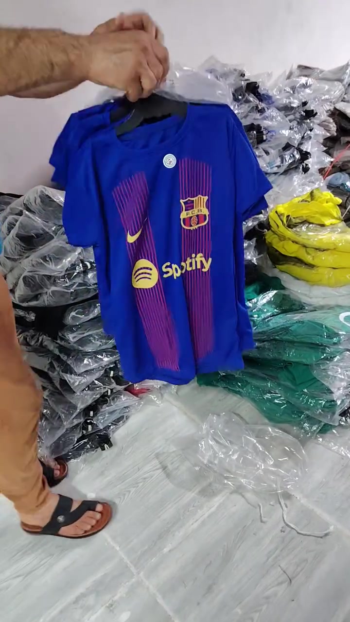 جمله فقط 

تراك ولادي رياضي محير 

                   سعر الدرزن  21 الف

                    قياسات من 12الى 18 سنه
         
توصيل بغداد 5 الف

توصيل محافظات 6 الف

 *********** مع واتس اب
