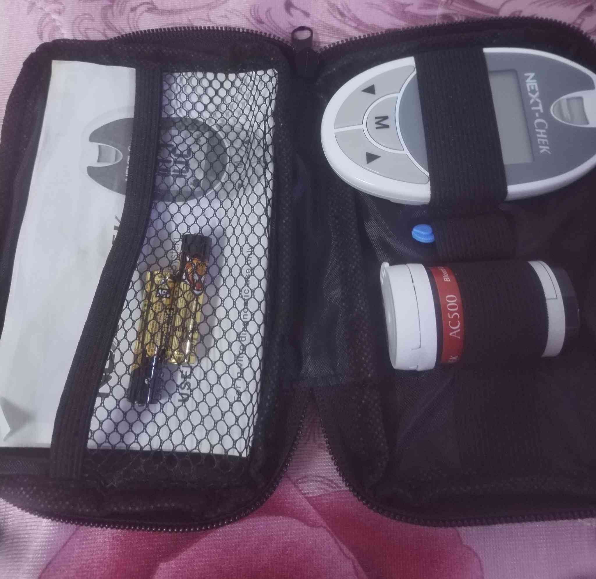 السلام عليكم جهاز قياس السكر في الدم عفانا الله وإياكم للبيع مستعمل قليل وعلب شرايئح فحص أيضآ متوفر للإستفسار خاص


**إذا كنت صاحب هذا الإعلان وتريد حذفه لأي سبب، رجاءا أرسل رسالة إلى الدعم الفني**