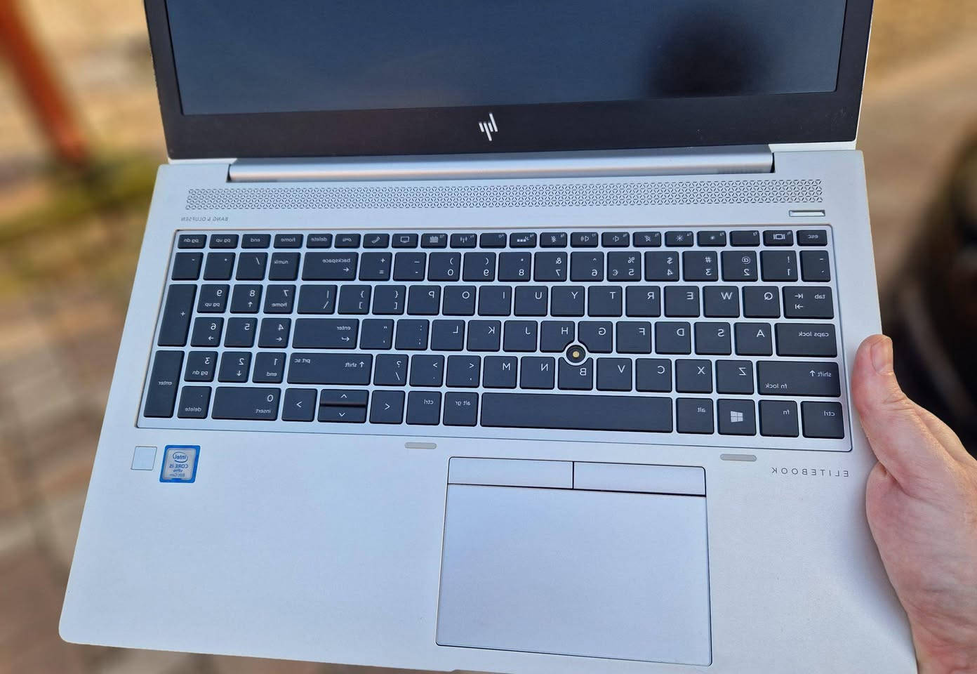 💼 HP EliteBook 850 G5 – هيكل معدني أنيق وخفيف | شاشة 15.6 إنچ
✨ خيار ممتاز للدراسة، الأعمال المكتبية، وإدارة المهام اليومية بكفاءة عالية
━━━━━━━━━━━━━━━━━━
📌 المواصفات الأساسية:

الموديل: HP EliteBook 850 G5
الفئة: EliteBook (هيكل معدني أنيق وسوبر سلم)
المعالج: Intel Core i5-8200U – الجيل الثامن
الرام: 8GB DDR4
التخزين: 256GB SSD (سرعة إقلاع وأداء ممتاز)
كارت الشاشة: 4GB Intel UHD Graphics (مدمج)
الشاشة: 15.6 إنچ FHD 1920×1080 – وضوح ودقة ممتازة
الكيبورد: عربي + إنكليزي (ليزري وليس ستكر)
━━━━━━━━━━━━━━━━━━
🟢 الحالة والتوصيل:
وارد أوروبي – غير مستعمل في العراق، نظافة 95%+
البطارية بحالة جيدة – تعمل بكفاءة أكثر من ساعة
🎁 العرض يشمل: توصيل مجاني + حقيبة + ماوس هدية
━━━━━━━━━━━━━━━━━━
💰 السعر: 350,000 دينار عراقي

🛡 الضمان:
فحص وتشغيل أمام المندوب قبل الاستلام
ضمان استخدام أسبوعين – أي خلل مصنعي يُستبدل بنفس الموديل


**إذا كنت صاحب هذا الإعلان وتريد حذفه لأي سبب، رجاءا أرسل رسالة إلى الدعم الفني**