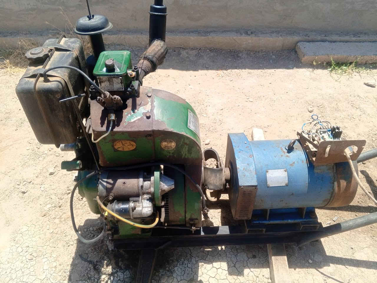 سلام عليكم للبيع مولد هندي سلف محرك 12 ودينمو 7.5 كيفي مولده بلاديه شغاله وجاهزه مكان بغداد أبو غريب الاستفسار تصال على صاحب رقم 
***********
