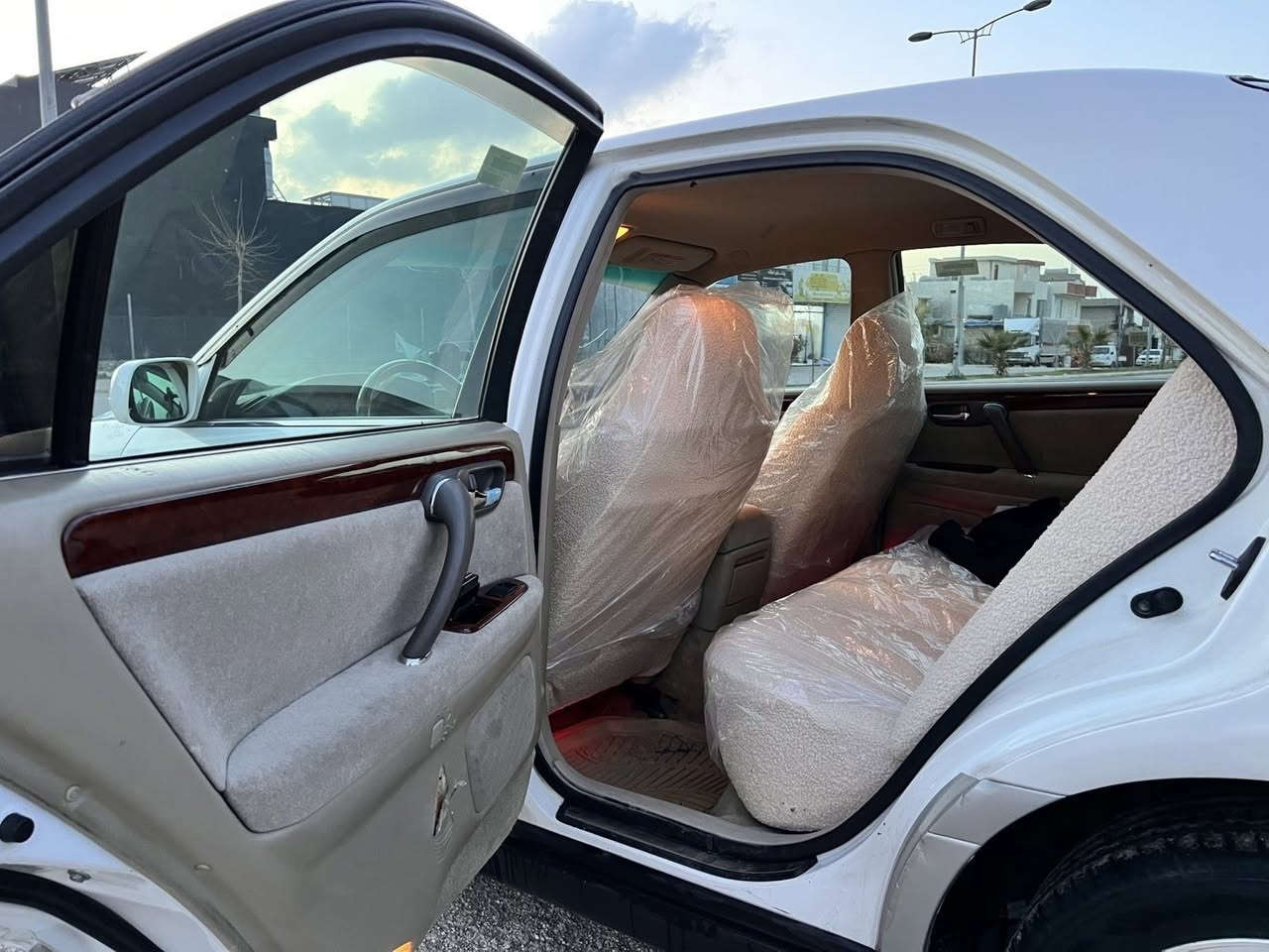 سورەتا بەناوی خوا 
مەلیکە بڕاوە ڤیڤیتی ئاڵتونی بازاڕ ٢٠٠١ داشبڵ نەجەف یەک دوگمە شاشە تەبرید ساردو گەرم بەشەرت برێک بەسراوە دەعمو لێدراوی نییە تەنانەت قرچیشی نییە هەیکەلی زۆر ڕێکە چاڵو شوختو قوپاوی نییە سعری قفلی٣٨ گەلایە تکایە بۆ معامەلە تەلەفون مەکە جوابی چات نادەمەوەلەگەل ڕێزم
 ئادمین گیان ***********
