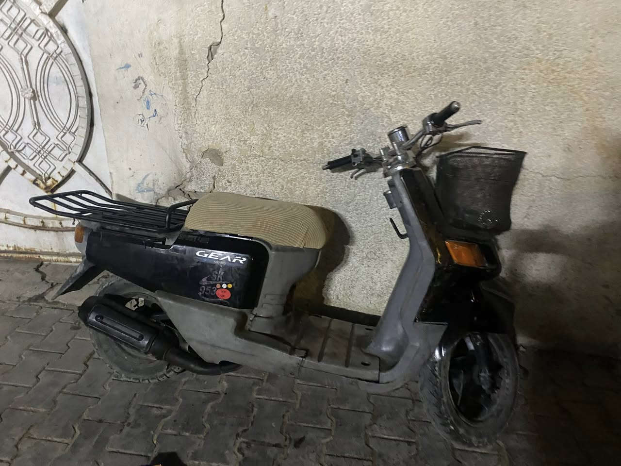 دراجه بيكم دبل ستان كلاسك نضيفه نكره سلف صارلهه ٧ اشهر من نازله من الرمبه مكينه بلجيس كلهه بلادي برغي نقص مابيهه نضافه الكفرات ٧٥٪؜ للبيع ب٣٥٠ وبيهه مجال حك جيه مكاني ساحه عدن  
***********
