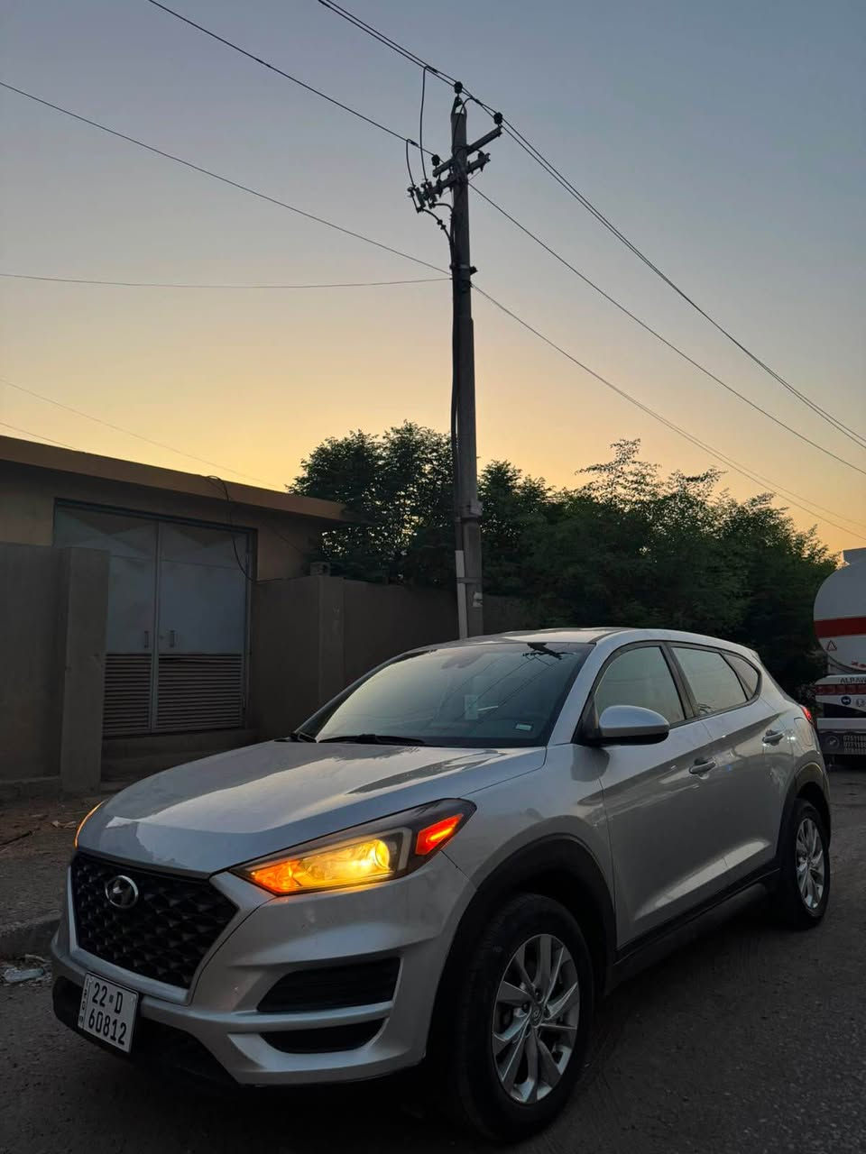 Tucson 2019 
سەیارەکە بەس بۆنیدی سبوغە لەگەر قەپاغی سندوقی بێ ئێرباگ بێ ناو گرتن ماصفاتی فوللە برێک بەسمە و ئۆتۆ هۆلد و ئۆتۆ پارک و رادار و خەتی جادە و تحدی سرحە و مۆدی ئیکۆ و نۆرمال و سپۆرت سەیارەکە گێر و مەکینە و کارەبایاتی بە شەرتە دەبڵ گێرە سەنەوی و هەزە و ژینگە و رێگاو بەنی بە شەرتە تحویل و غەرامەش بە شەرتە
سحری ١٤٣ وەرەقە و مەجالێ کەم 
***********
*********** أربيل, العراق
