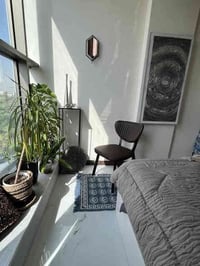 شقة موثثة للإيجار في زيونة،يومي اسبوعي شهري  تتكون من غرفتين نوم. تحتو...