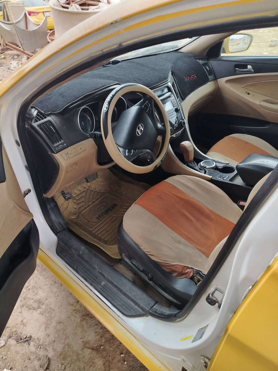 هونداي سوناتا موديل 2013 ورد أمريكي حادثه جاملغ تبديل  وبنيد نفسه شواصي سليمه محرك2400 ع شرط نص فوال  داخل بيجي تحكم جهتين كشن سايق كهرباء كشنات تدفأ سياره رقم دوالي بسمي مصفره هئيه وغرمات وهزه جديده سياره جهازه مكينه كير حداديه سعرها 85وبيه مجال قليل لشراي للاستفسار *********** مكاني ديوانيه
