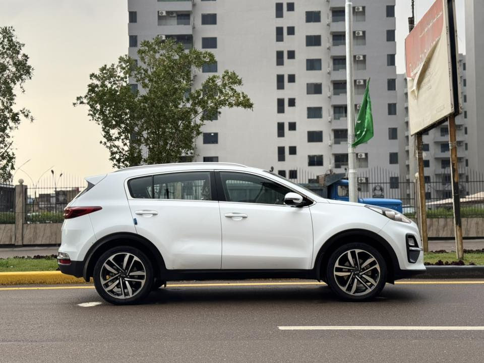 السلام عليكم 
للبيع كيا سبورتج خليجي
 الموديل 2020
سياره جديده مكفوله كفاله عامه
من الصبغ ولفتح ولبارد وشخط
ونص فول الشركه الدولية
 رقم بغداد نكليزي بسمي 
تخم تاير قبل شهر شاده 
سياره كامله بدون نقص ابد متعوب عليها 
وتجي تفحص وين ما يعجبك 
وسونار مرفق بل منشور
السعر(١٩٨) وبيه مجال حك الجيه 
مكاني بغداد 
الاستفسار***********
