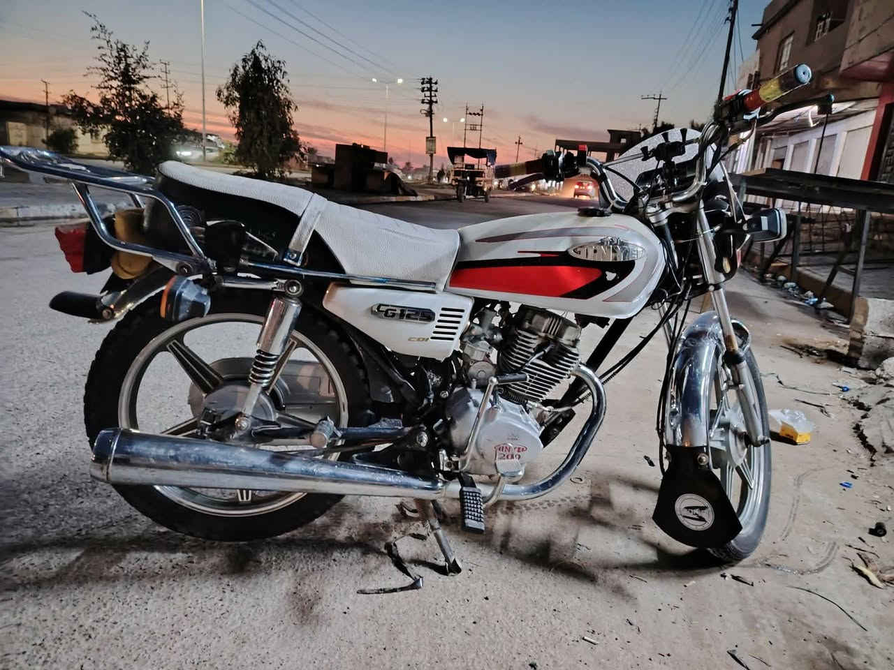 اتصال ***********
دراجه للبيع 5 كير نكره سلف شرط اي عيب ما بي لون ابيض
