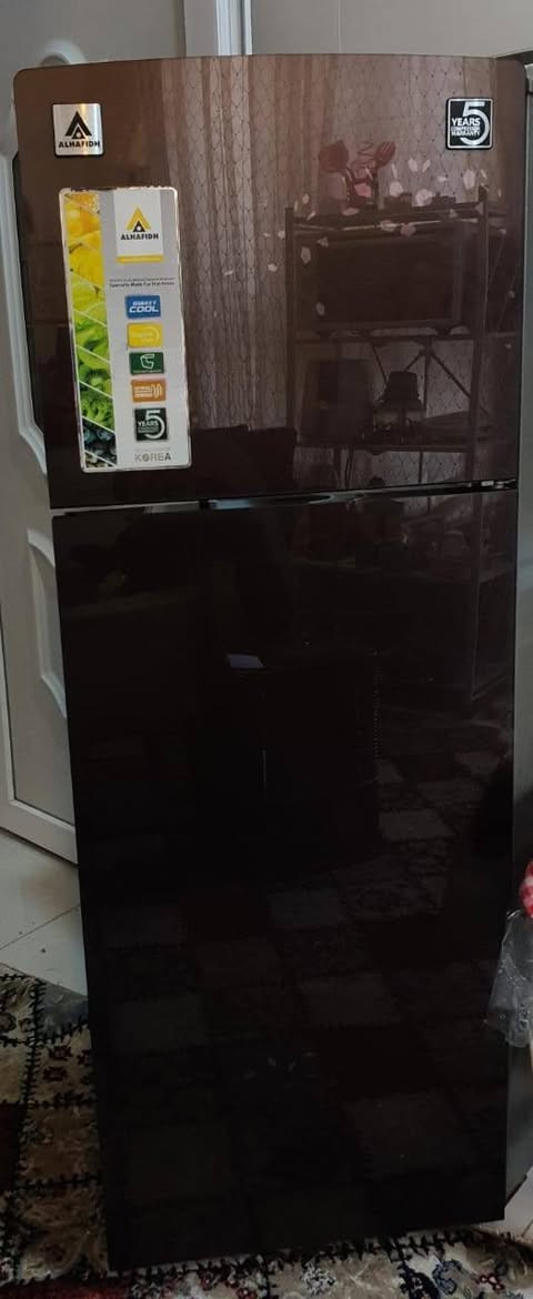 ثلاجة حجم 12 قدم ماركة الحافظ اللون قهوائي السعر 150 بيها مجال ***********
