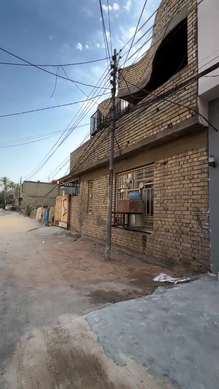 � دار سكن للبيع

📍 كربلاء – البوبيات عمود 68

🔹 المساحة: 50م²
🔹 البناء: طابقين
🔹 الأساس رفت
🔹 البناء طابوگ جمهوري
🔹 السگف صب كونكريت مسلح

✅ خدمات المنطقة: ماء، مجاري، وكهرباء

📌 يبعد عن الإمام حوالي كيلوين ونصف تقريباً
📌 يبعد عن الشارع العام حوالي 60م تقريباً

📄 جنس الأرض: طابو زراعي – سند 25 – قرار محكمة

📞 ***********
📞 ***********
