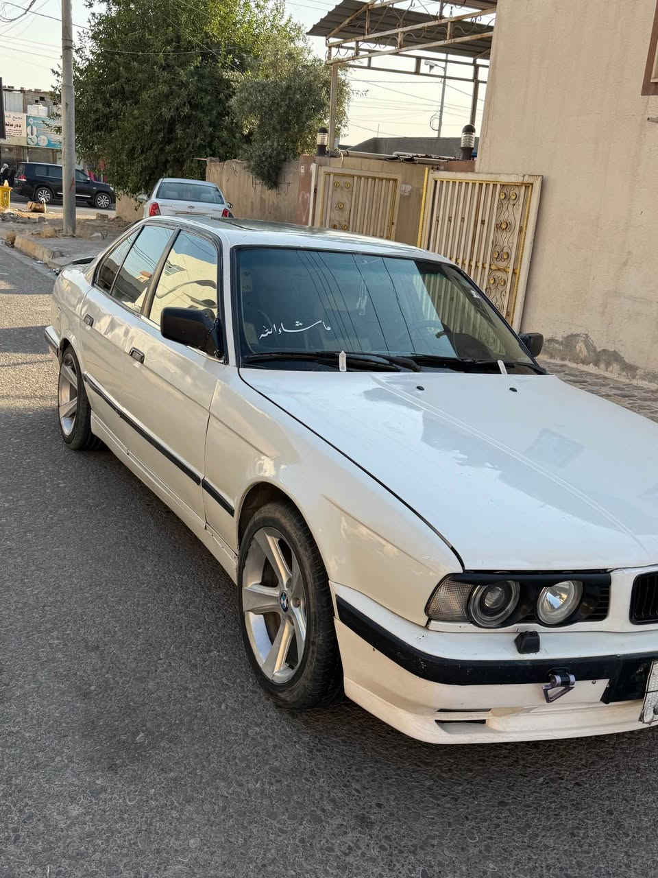 بيئم موديل 1990 گيرو مه كينه بي عيبه بس يك توز له زخت بوخاره كي هه يه زور كم سرف ده مات به عام بو بيئم سرفه كي هه ر هه يه سياره كي خاوينو جوان ريك ناو غرفه ي جوانه ته بريده كوبليسه ري تيك جوه ره قم هه وليره به شرتي تحويل 3 وه ره قه عرامه ي له سه ره سبغ عام نيه به عام ده فروشم دحميكي خه فيفي لاي دينكه ي سكني هه يه خوي له شتي دايه ته نيشتي بيشو بشتي كبسه سيلايده سعري 35 مه جاليكي زور كه م واتساب *********** 
كورك *********** 
شوين هه ولير أربيل, العراق
