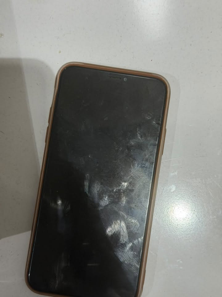 آيفون اكس ماكس محور آيفون 11مبدل بطاريه والكامره فقط البوتريه شغاله السعر 150 بي مجال قليل كلش للتواصل ***********مكاني ميسان العماره
