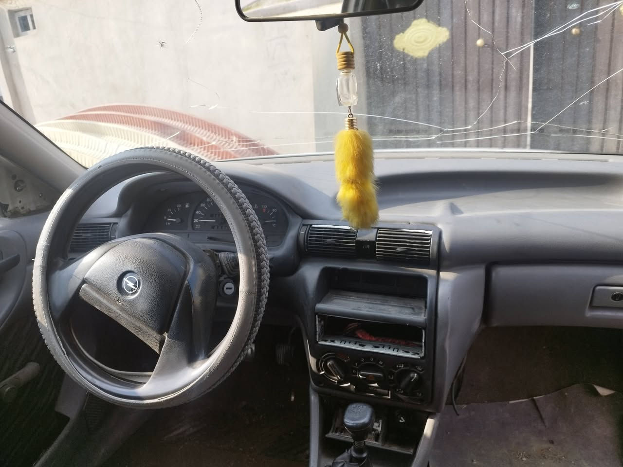 استرا ستيشن موديل 1993 حجم 16 
سنوية عضم جديدة  شرعيها بالموصل مشروع وطني 
شرط التحويل 
مكاني الموصل الأيمن 
السعر 45 وبيها مجال 
 اسيا ***********
 كورك ***********
