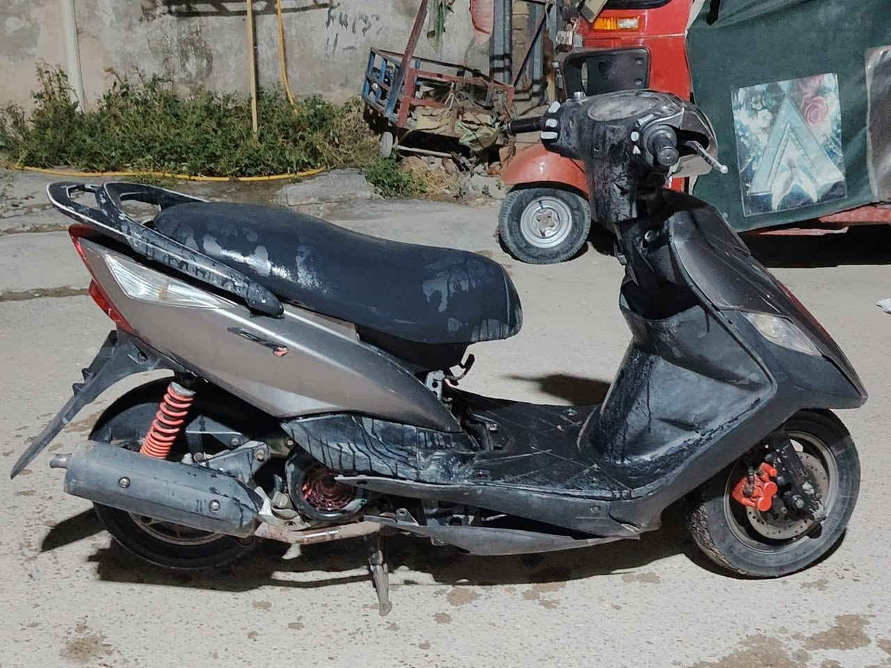 ثعلب للبيع طافيه كابريتر عطلانه
متروكه كفرات مو اصليه بغداد الحريه 
***********
