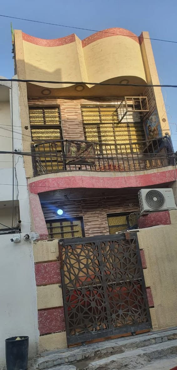 السلام عليكم اما بعد دار ٥٠ متر زراعي سند ٢٥ للبيع المكان ابو دشير قرب مدرسه ابناء العراق الاهليه يوجد بالقرب منه مدارس ابتدائيه +متوسطه +مستوصف صحي كافه الخدمات متوفر ماء +مجاري +كهرباء للاستفسار *********** فقط اتصال ما اجاوب رسائل تفاصيل الدار طابقين غرفيتن نوم الطابق الارضي استقبال + مطبخ +حولي + صحيات
