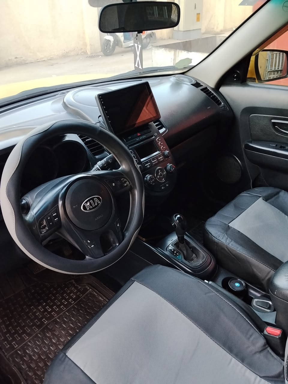 صول وارد امريكا ٢٠١٣ حادث الجاملغ الخلفي عكس السائق
مكينة وكير كفالة
تبريد ممتاز
صدر جديد
تخم تاير جديد
سيرفس مكينة كامل
شاشة ايباد
كاميرا خلفية دوارة
تريها ممتاز والسيارة ما بيها نقص وسعرها (٩٨) ورقة وبيها مجال وللاستفسار الاتصال على الرقم *********** ومكان السيارة بغداد / الدورة
