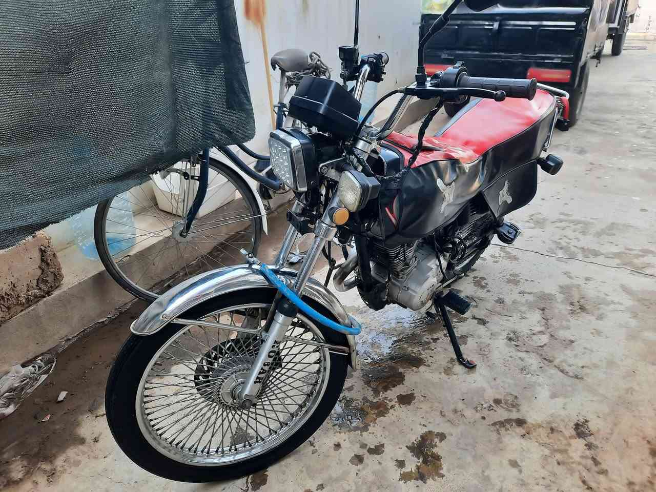 بارت عيتاني 4 غيارات منفيس موجود 

سبب البيع: قلة الاستعمال

المشاكل الموجودة: الغامزة اليسار الخلفية و الجحش الكبير (قواعد الماتور)

السعر 350


**إذا كنت صاحب هذا الإعلان وتريد حذفه لأي سبب، رجاءا أرسل رسالة إلى الدعم الفني**