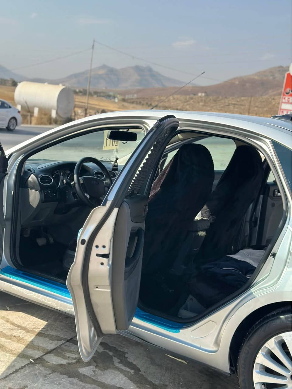 فۆرد فۆکس ٢٠١١ فول مواسەفات 
بەسمە و  سڵاید  کوشن جڵدو هیتەر غەزن
حاسەو سوکام ڤۆلیۆم و زۆر مواسەفاتی تر فول فولە 
نمونە لە جوانی زۆر پاکو خاوێنە 
یەک پارچەی بۆیاخە 
بۆ زانیاری زیاتر ژ.م *********** رانية, السليمانية
