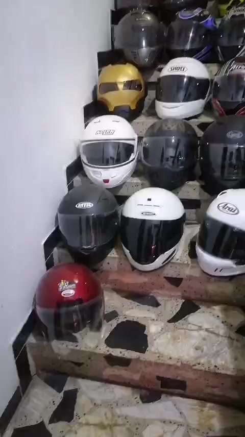 خوذ باله اكو جديد و اكو مستخدم  من مناشئ اصليه وبراندات عالميه ايطالي ياباني الماني ماليزي استرالي للشراي يرجى المراسله على الواتس اب فقط او الاتصال *********** مكاني بغداد عامريه
