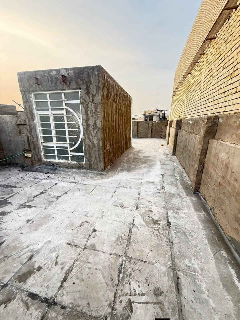 بيت للبيع طابو زراعي سند ٢٥مسجل بلديه بي صوره جويه بل بلديه المساحه ١٠٠متر اساس كونكريت بناء طابوك جيري سكف شيلمان البيت على الشارع الرئيسي وبي فظله ١٤٠ متر يحتوي على غرفه وصاله ومطبخ وحمام ستقبال وحمامات خارجيه السعر 52 وقابل للتفاوض التواصل واتساب *********** للاستفسار خاص
