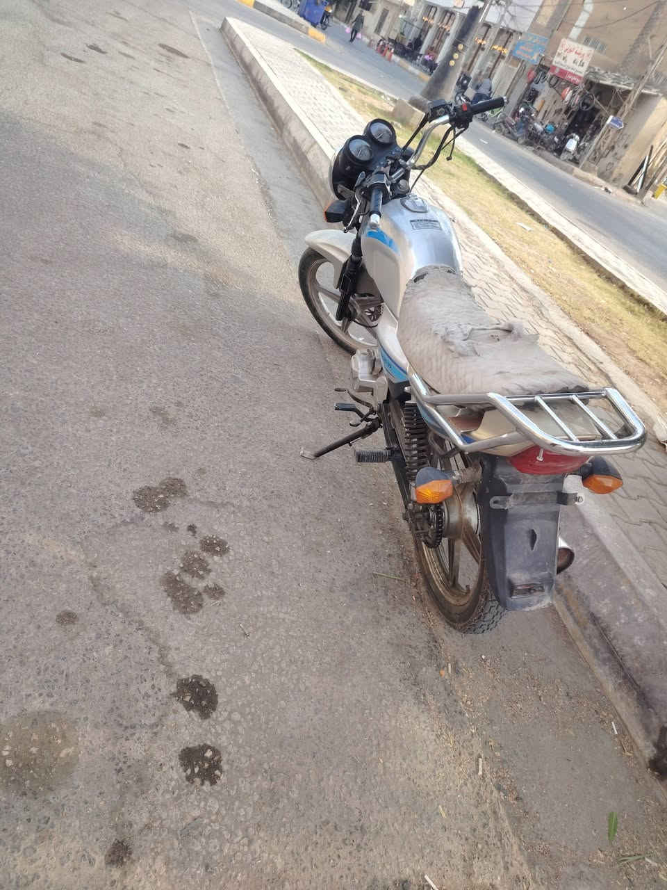 للبيع  متوازي
دايوان 
 أوراق اصولي محرك ما مفتوح نضيف موديل ٢٠ ناقصه بس غسل مليون و١٥٠
***********
