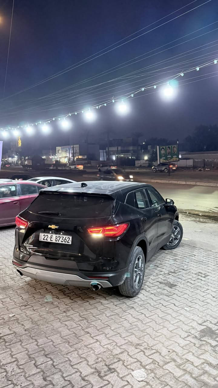 للبيع
بلايزر 2023
مكينه 2000 تيربو
وبيها مواصفات هواي 
السعر 205 
تفاصيل اكثر ***********
