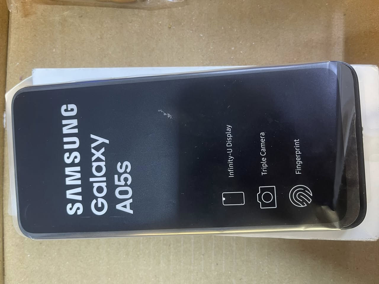 نطيحه جهاز سامسونك اي صفر خمس الجهاز وكله مامستخدم   معه كارتونه وغراض كامله  ذاكره ١٢٨  معه ضمان  شهر  سعره جوه السوك ١٤٠ أوبي مجال العنوان بابل المركز التواصل وتساب رقم ***********
