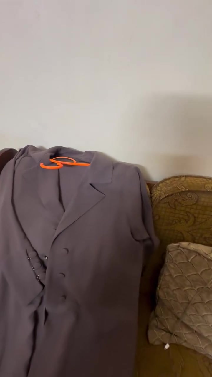 السلام عليكم عندي هذني ملابس كباري للبيع ملبوسات مره وحده وجنط وياهن جدد وجلد يجنن
الجنط وحده على 10

والعبايه ام الدكم السوده سعرها 25 مع التوصيل جديده ماملبوسه والله العظيم

البشت ابو الدانتيل ب 50 مع التوصيل

البشت الكاكاوي ب 25 مع التوصيل يلبسون من قياس 52 قياس ثلاث اشبار و4 اصابع تقريبا

والطول 133


**إذا كنت صاحب هذا الإعلان وتريد حذفه لأي سبب، رجاءا أرسل رسالة إلى الدعم الفني**