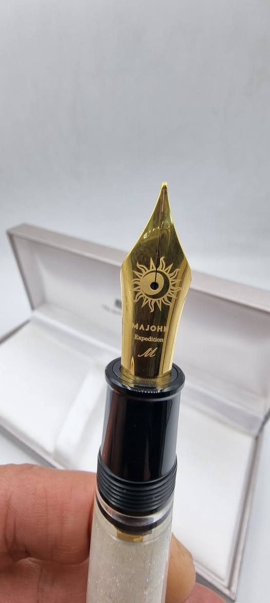 تحية طيبة  ،،،
#قلم_حبر_ماجون Maghonp139 
 قلم حبر فاخر كلاسيك مصنوع من #الراتنج  + نظام التعبئة للحبر  مكبس مصنوع من #النحاس / والسلاية #عملاقة حجم الخط #مديم  ، محفورة بنقش قرص الشمس طلاء #ثابت  ، 
الصنع : الصين ، MADE IN China  ، 
#جديد غير مستخدم  ، العلبة ليست الأصلية ، 
السعر : 135 الف  ، 
يوجد توصيل  .


**إذا كنت صاحب هذا الإعلان وتريد حذفه لأي سبب، رجاءا أرسل رسالة إلى الدعم الفني**