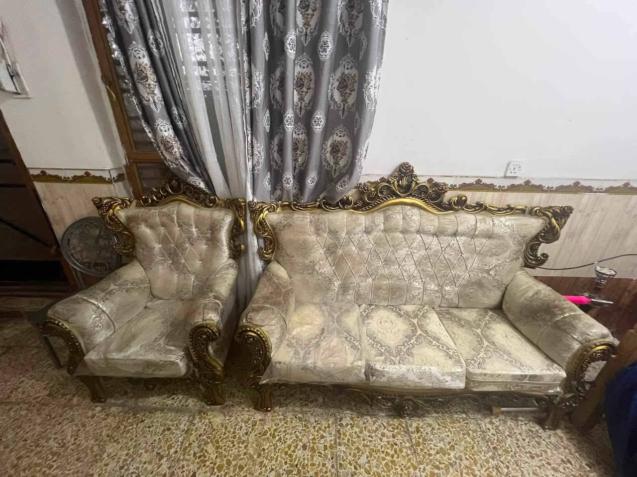 سلامً عليكم تخم تاج نضافه أمام عينك ويا ثلاث طبلات جام. المكان الشعب حي سومر رقم ***********
