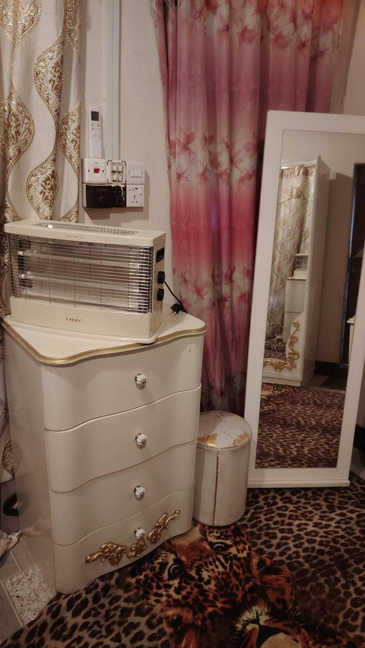 غرفه تركيه 8قطع للبيع نضيفه ما متعوبه سعره600وبيه مجال مكان ميسان الرقم***********
