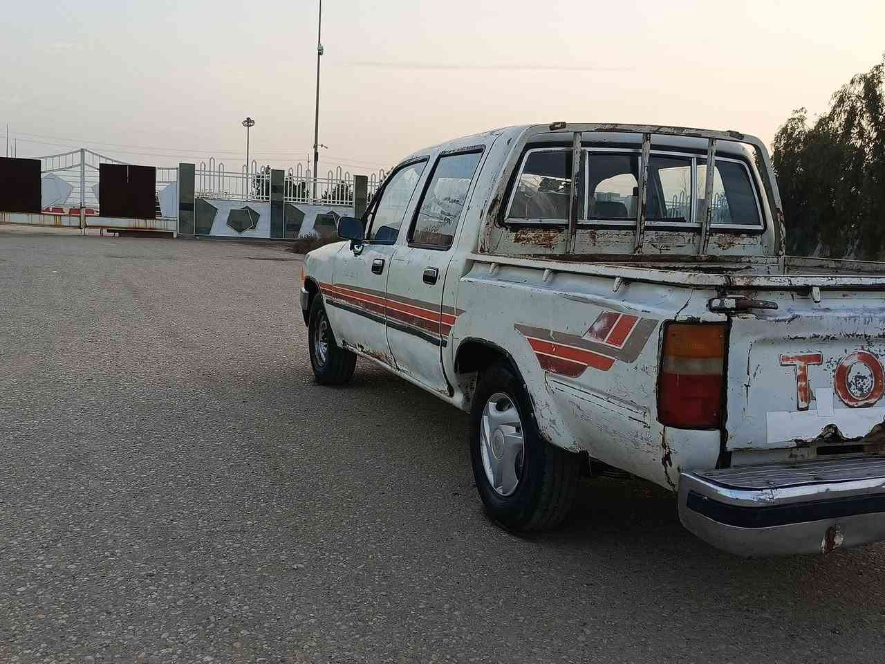 السلام عليكم سياره بيكم تويوتا موديل 1989 السعر ((٢٣))  وبيها مجال السياره مكينه وكير جدد حداديه وكهربائيات شقاله مدوشمه جلد كلها السياره بيها قاصرين مكاني ناصريه مركز للاستفسار الاتصال ***********
