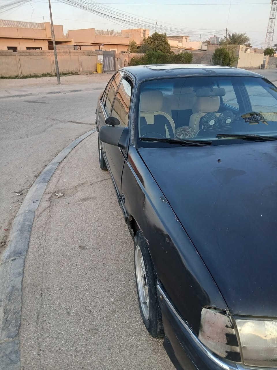 اوبل اوميكا 1991
محرك 2000 
كير محرك مكفول
صدر جديد
سنويه لل 27 شرط تحويل
#ملاحظة_سياره_كص 
السعر 18 ترهم مراوس
مكاني الانبار البغدادي 
***********
