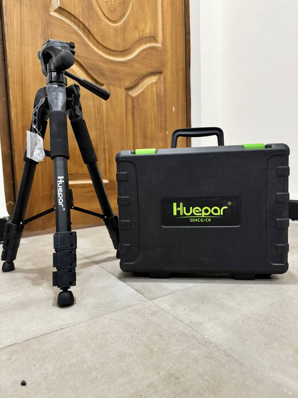 السلام عليكم كبان ليزر + ستاند الاصلي الخاص بالليزر غير مستخدم جديد بالكرتون مع الضمان من ماركة هيبر الغنيه عن التعريف السعر ٣٠٠ الف وبي مجال الاتصال على الهاتف *********** مكاني بغداد الكرخ
