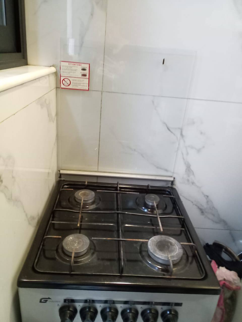 سلام عليكم هاذا طباخ للبيع شغال وكلشي مابي مصارلة شهر من جبتة متواجده واتساب وخط رقم  الهاتف ***********
