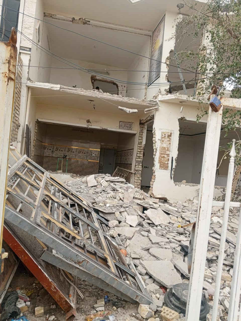 عمال تفليش متفرقين  الى عمل
***********
