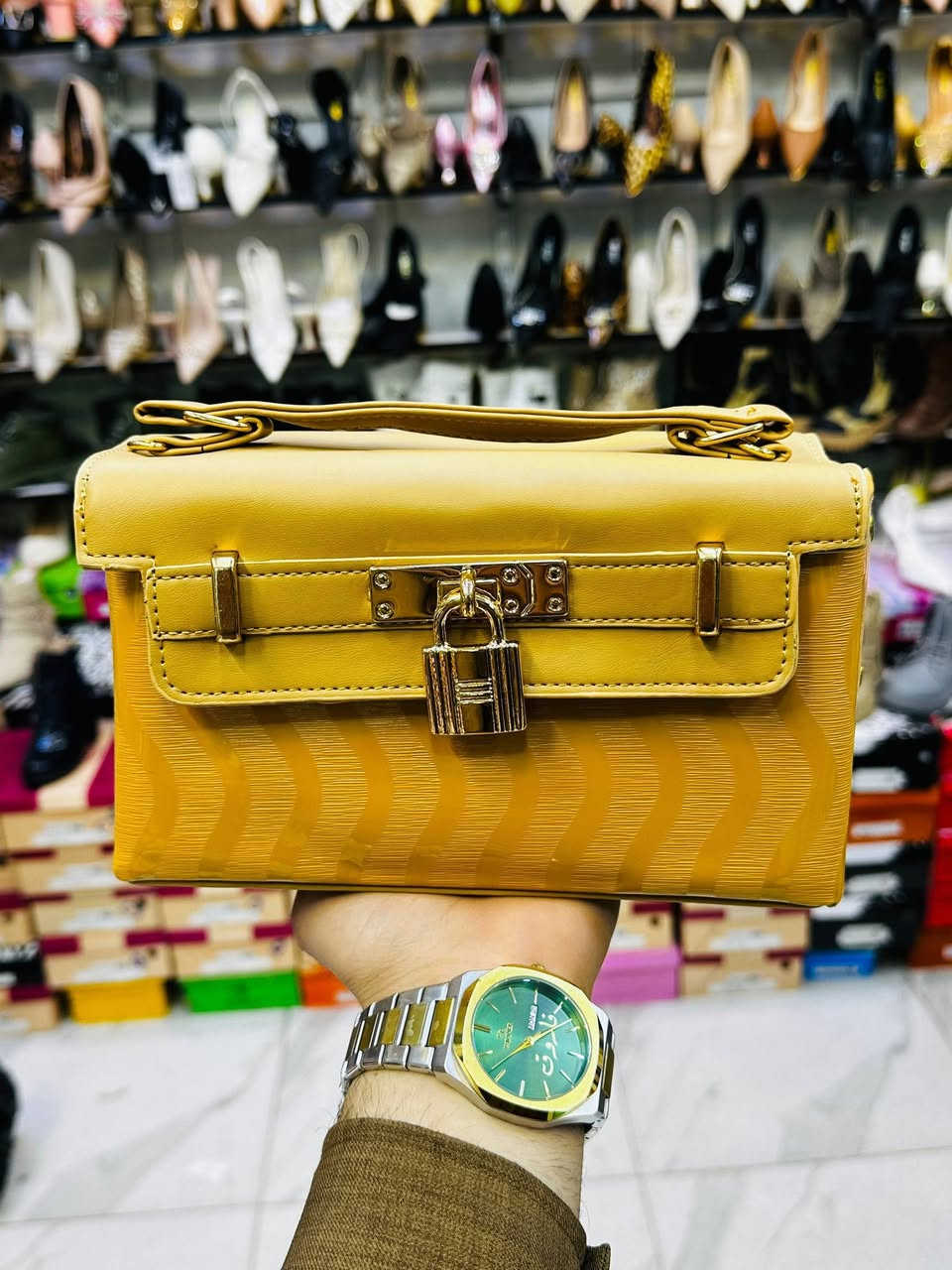 وصلتنا $   ، موديلات جديدة مختلفة 😍
أحدث الموديلات لـ 2026 
 
✅ تميزي بإطلالة جميلة وساحرة مع (#محلات_فاروق_عمر )

#تخفيضات 
يتوفر حقيبة👜 نسائي بوكس أصلي 
سعر القطعه ١٠ آلاف 

🌺 تواصلي عبر الخاص واطلبيه الآن قبل نفاذ الكمية او واتس ***********

العنوان/ الفلوجة  شارع كراج الفورتات خلف الحديقه العامه قرب___ مول الوليد___
تتوفر خدمة التوصيل لكل العراق ب🚕
إلى بغداد خلال 24 ساعة - وإلى المحافظات خلال 48 ساعة
