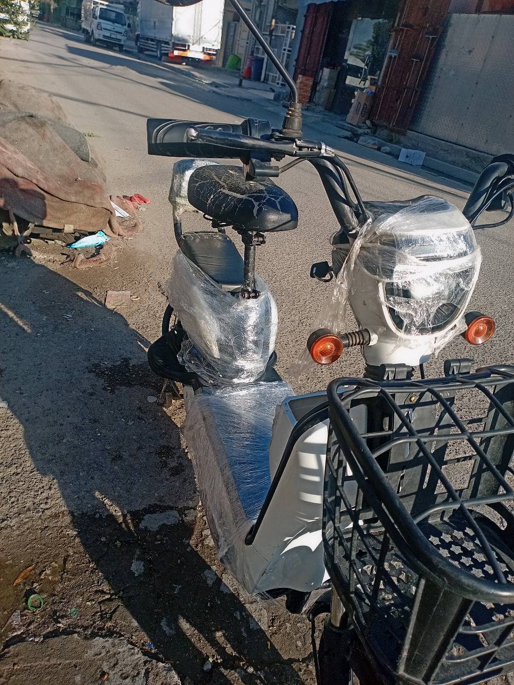 السلام عليكم دراجه شحن للبيع اربع بطاريات دراجه نضيفه حجم 18
السعر 175و بيه مجال للطيبين 
المكان بغداد البلديات حي الضباط 
