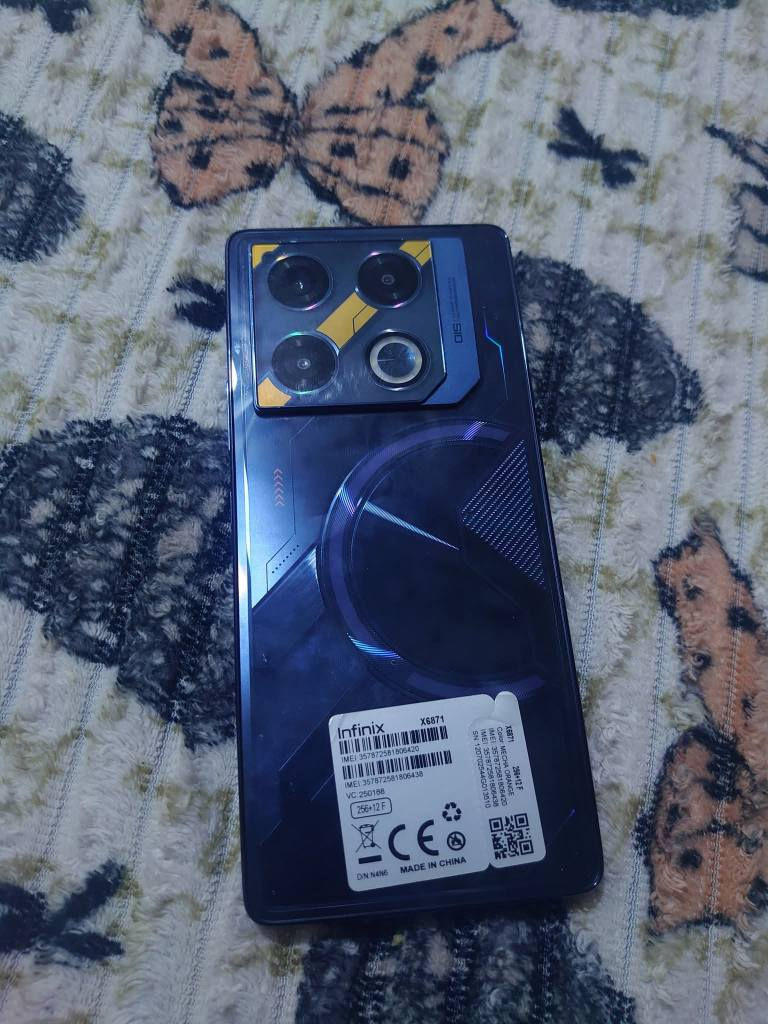 🔥 للبيع او للمراوس
: Infinix GT 20 Pro 🔥
حالة الجهاز: زي الفل، استعمال 3 شهور بس ⏳

المميزات:

شاشة مبهرة: 6.78 بوصة +FHD بمعدل تحديث 144Hz، مثالية للألعاب والأفلام 🎮

أداء ممتاز: معالج MediaTek Dimensity 8200 Ultimate لأداء سريع وسلس 🚀

ذاكرة كبيرة: RAM 12GB، تقدر تفتح كل التطبيقات من غير أي تهنيج 💼

كاميرا رائعة: كاميرا خلفية بدقة 108 ميجا بيكسل وصور سيلفي تحفة بدقة 32 ميجا بيكسل 📸

بطارية قوية: 5000 مللي أمبير، بتشتغل معاك طول اليوم، وبتشحن بسرعة 45W، تضمن لك استخدام مريح 🔋يشغل 120Fbs بل العاب من ضمنها ببجي 

مكاني البصره
رقم الهاتف ***********
سعر 225 وبي مجال حك الجيه البصرة, العراق
