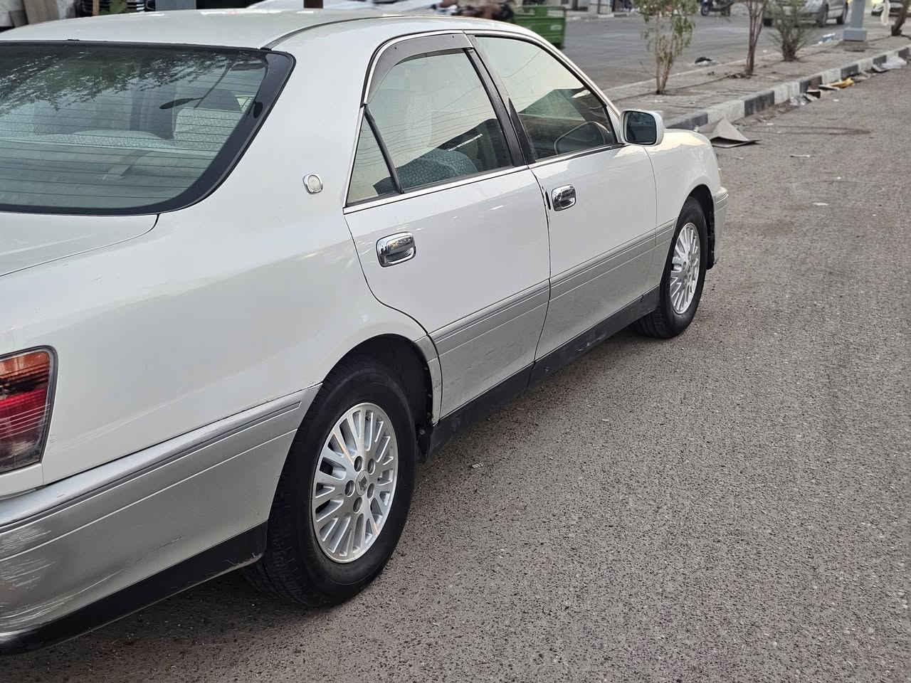 جنون للبيع موديل ٢٠٠٠ بصره انكليزي  مكفوله اصوليات بسمي سنويه ٣١ جاهزه من تبريد وتخم تاير السعر ١١٠ وبيه مجال لاتصال *********** بيه صبغ جاملغات خلفيه بدون ضربه
