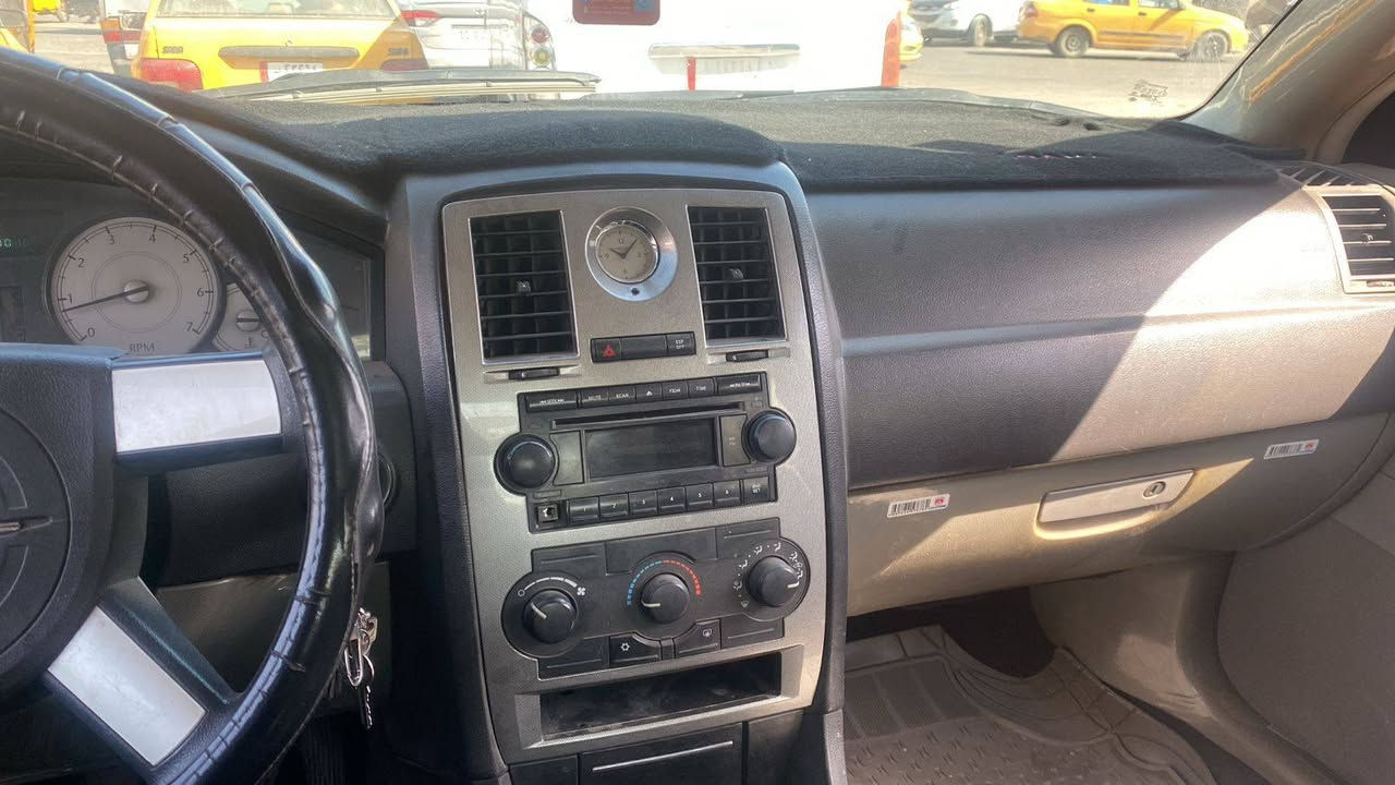 السلام عليكم سياره أوباما موديل 2007 سياره كير محرك كفاله بيها بس صندوك امبدل وجاملغات بيهن صبغ جاملغ الخلفي فقط رقم صاحب السياره *********** بي واتساب السعر 100 ورقه وبيها مجال
